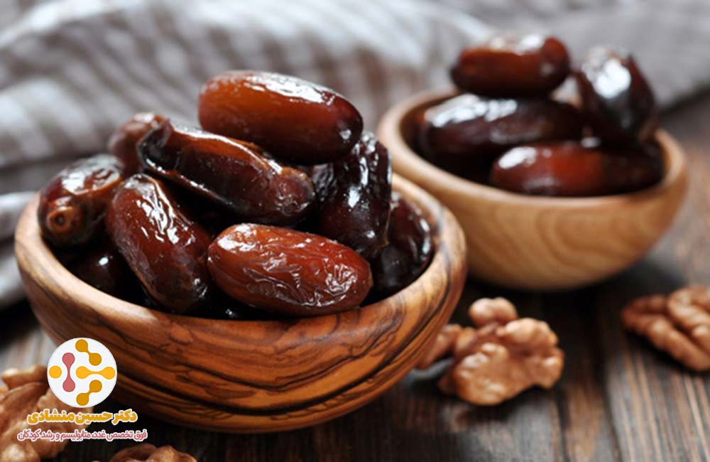بادام و گردو و خرما